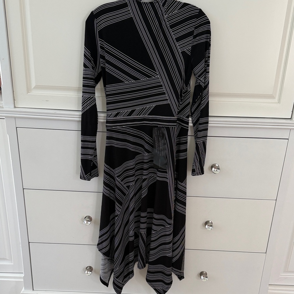 BCBGMaxAzria Black and Gray Geometric Long Sleeve Dress - Picture 4 of 4